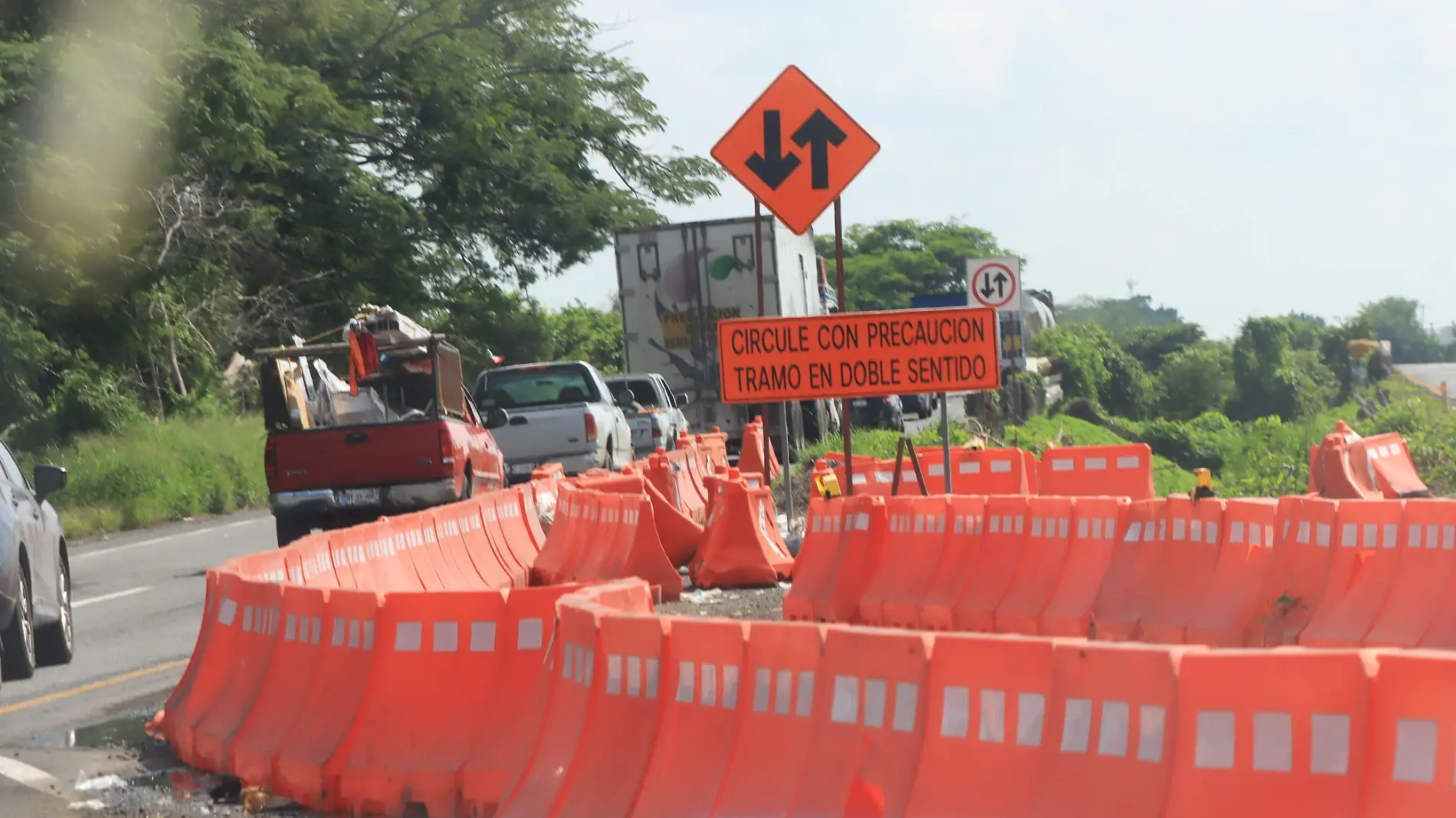 Autopista Sur-Cosamaloapan-Acayucan | Derrumbe en Maltrata causará desabasto de mercancía